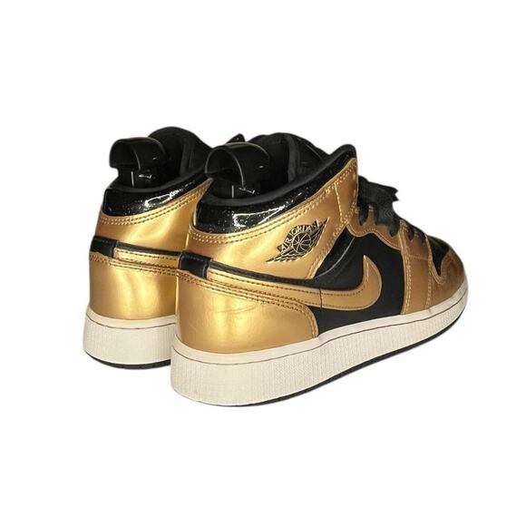 Nike Air Jordan Retro 1 Mid SE (GS) Size 5Y Metallic Gold DR6967-071 - Picture 4 of 6